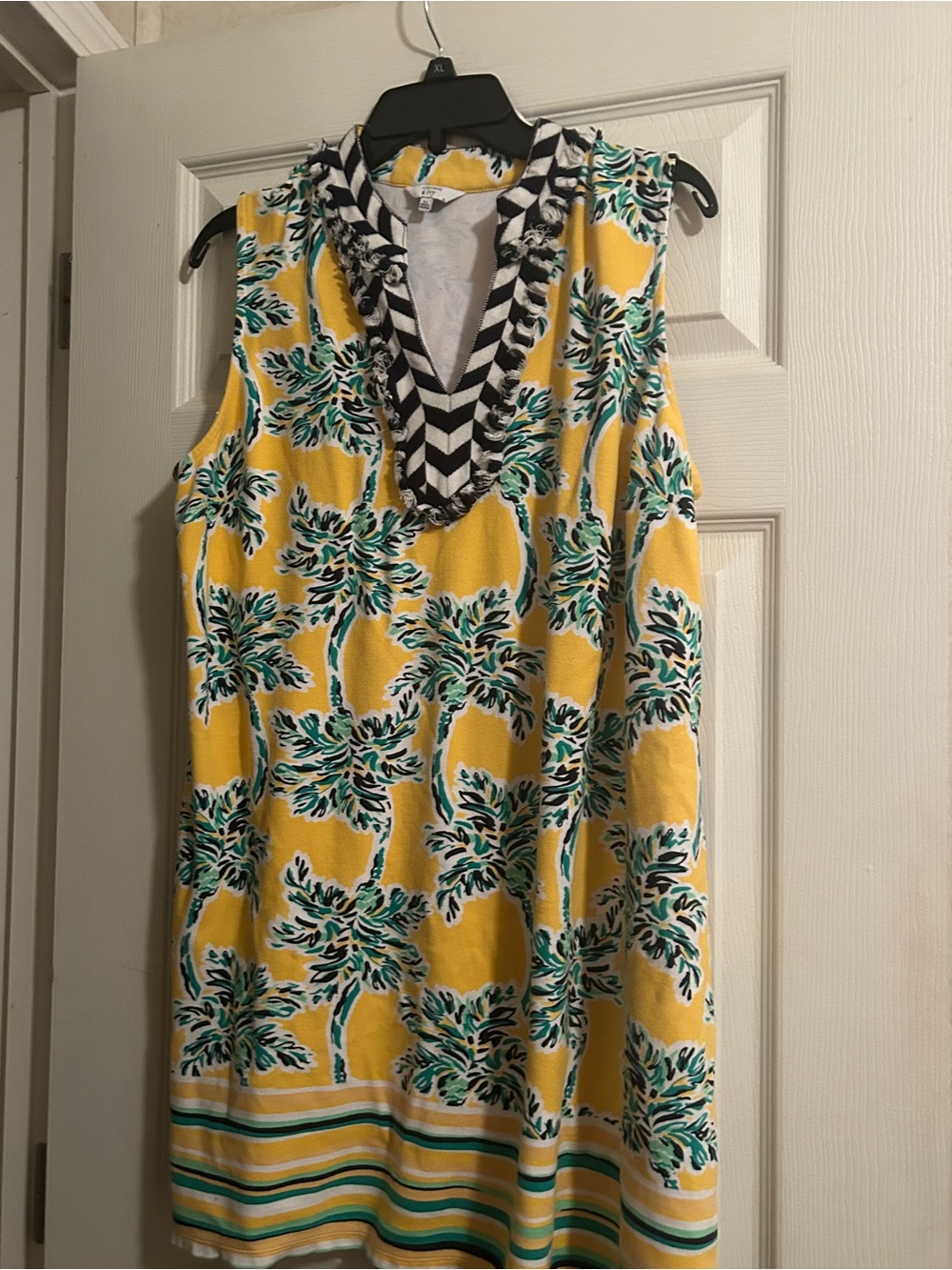 crown & ivy Yellow Palm-Print V-Neck Sleeveless Top